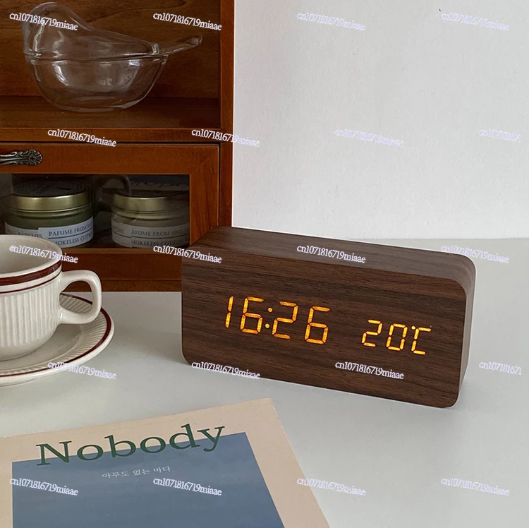 Jam Elektronik LED Kayu Pendulum Desktop Digital Jam Alarm Senyap Bercahaya