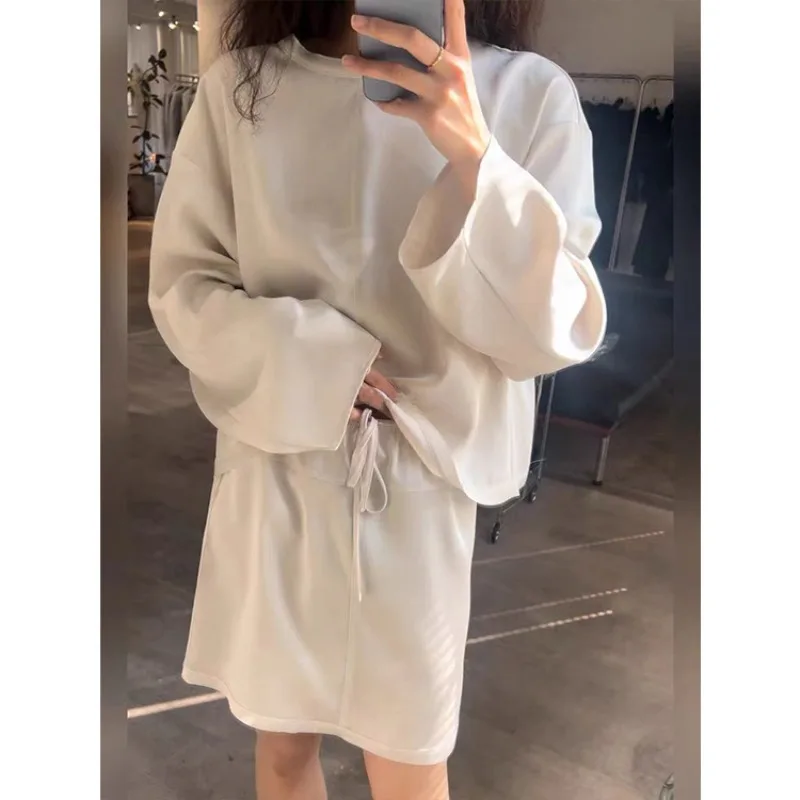 

Round Neck Off-shoulder Loose Long-sleeved Top Pleated Drawstring Satin Skirt Suit