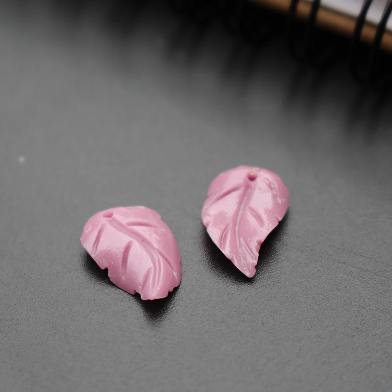 20 Stück 9mm*14,4mm grüne, rote, beige gefärbte, geschnitzte künstliche Korallenblätter, kleine Blattperlen für die Herstellung von Schmuck, Armbändern und Halsketten zum Selbermachen – Detail 7