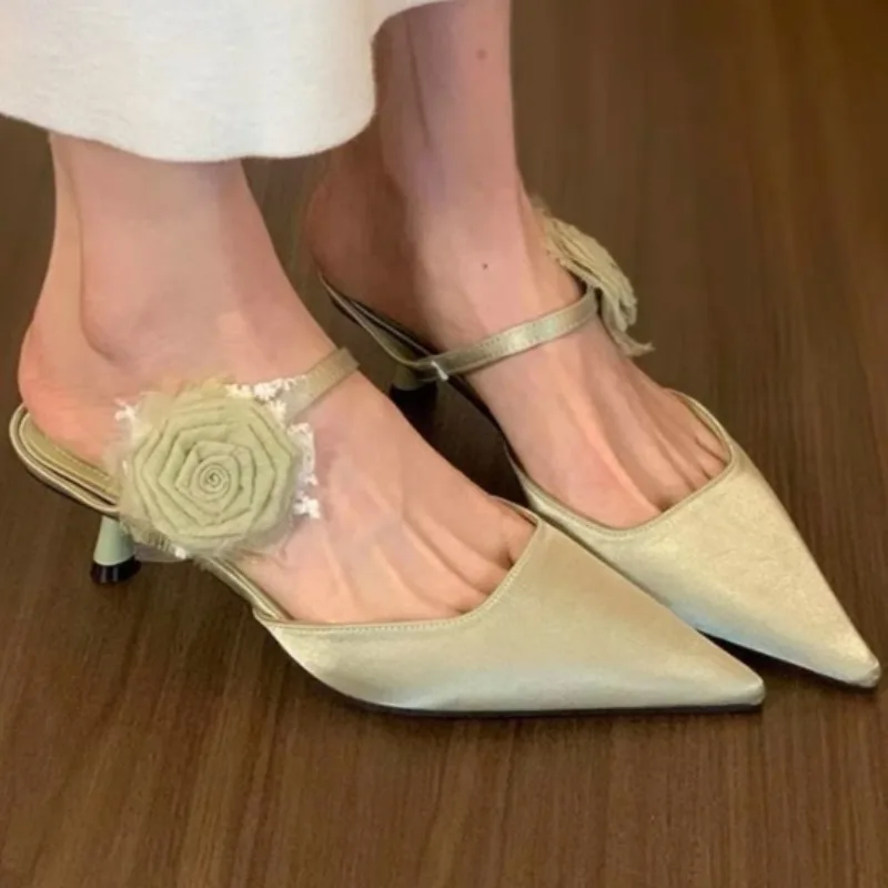 صنادل نسائية بكعب عالي بتصميم جديد على شكل زهرة ريترو باوتو أحذية مولر صيفية جديدة موديل 2025 بكعب عالي