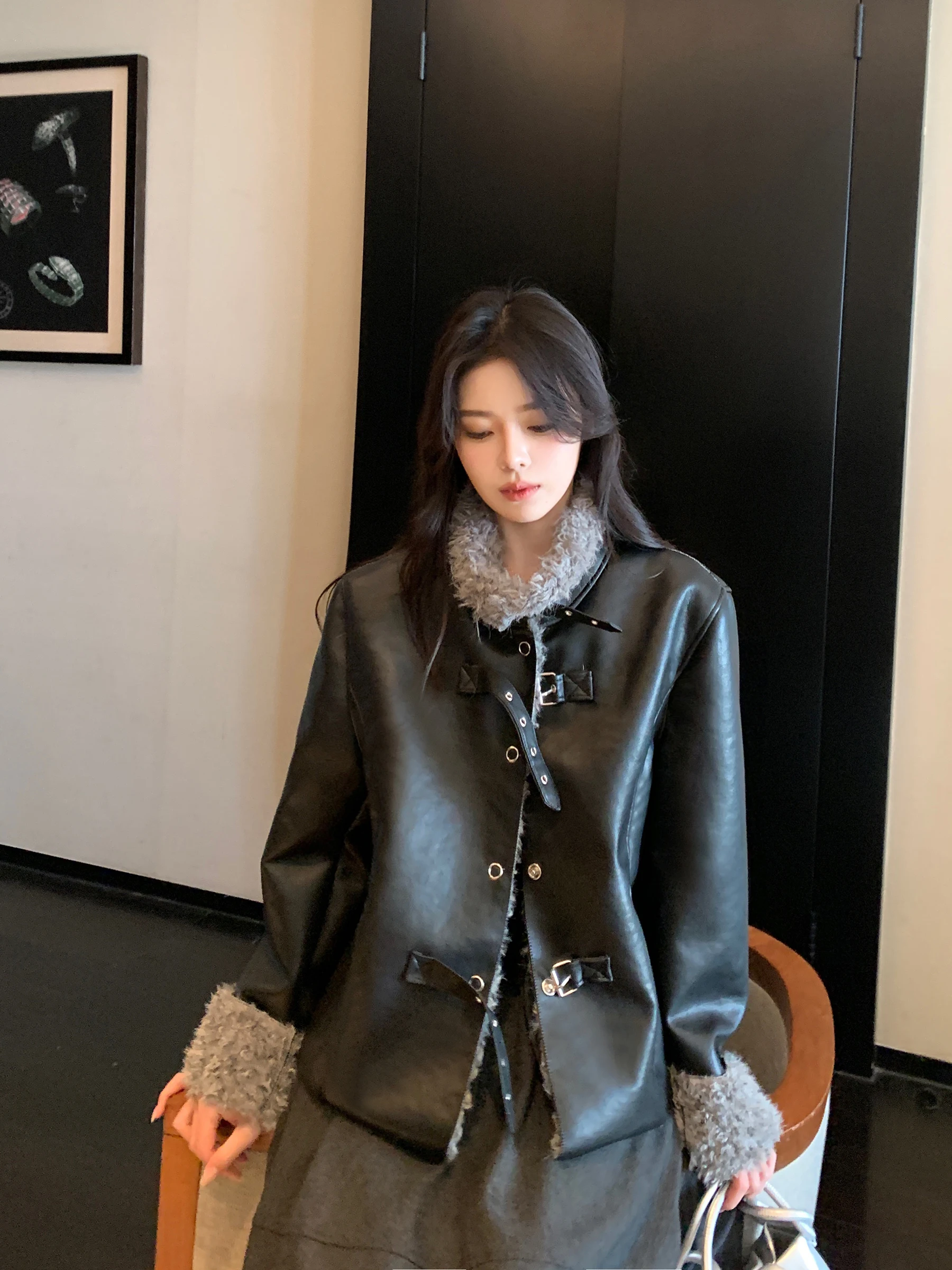 Buou 레트로 블랙 퍼 가죽 바이커 재킷 여성용 숏 코트 고급스러운 느낌의 패셔너블한 여성 아우터웨어