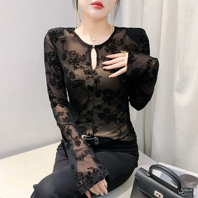 เสื้อยืดแขนยาวพิมพ์ลายกำมะหยี่สไตล์เรโทรสำหรับผู้หญิง แฟชั่นฤดูใบไม้ผลิและฤดูใบไม้ร่วง ทรงเข้ารูป แขนทรงกระดิ่ง สไตล์เกาหลี