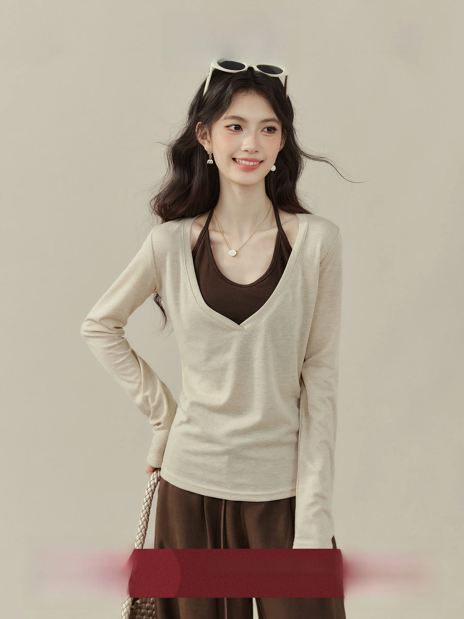 

Комплект из двух предметов: облегающая футболка с длинным рукавом и жилет для женщин, повседневный стиль, ранняя осень, от Wang Xuan