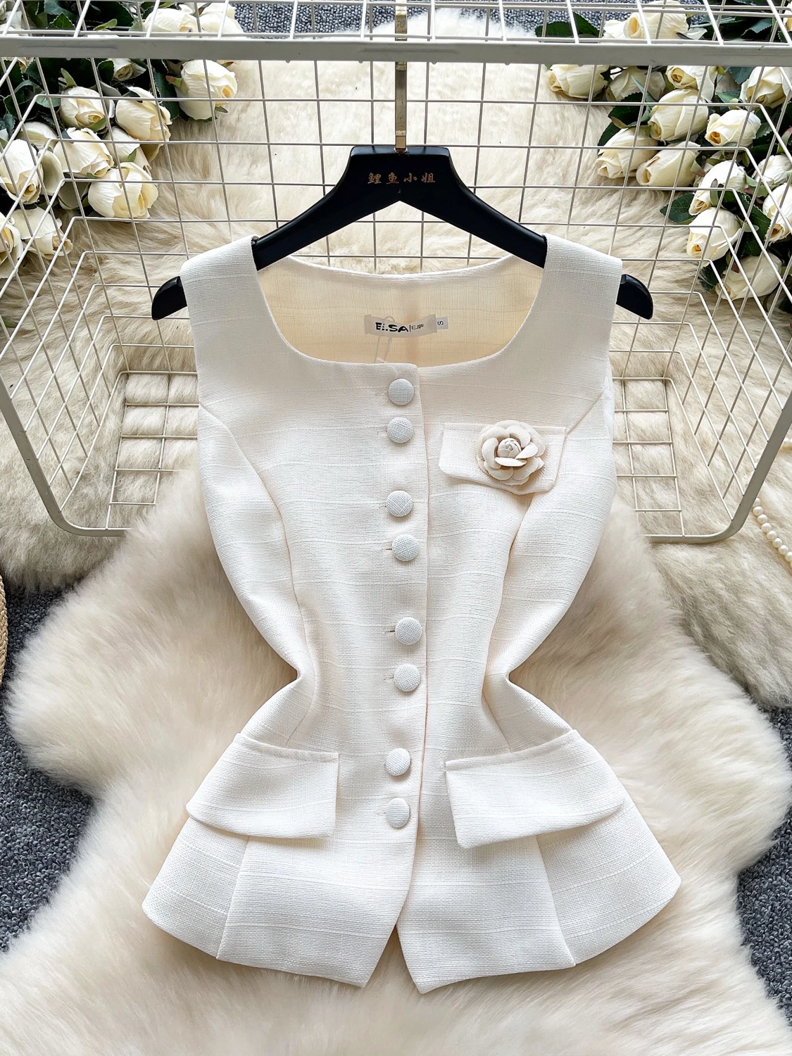 Elegant V-neck Single Button Women's Vest Spring Summer Slimming Waist Floral 3D Brooch Commute Style Fashionable Tank Top