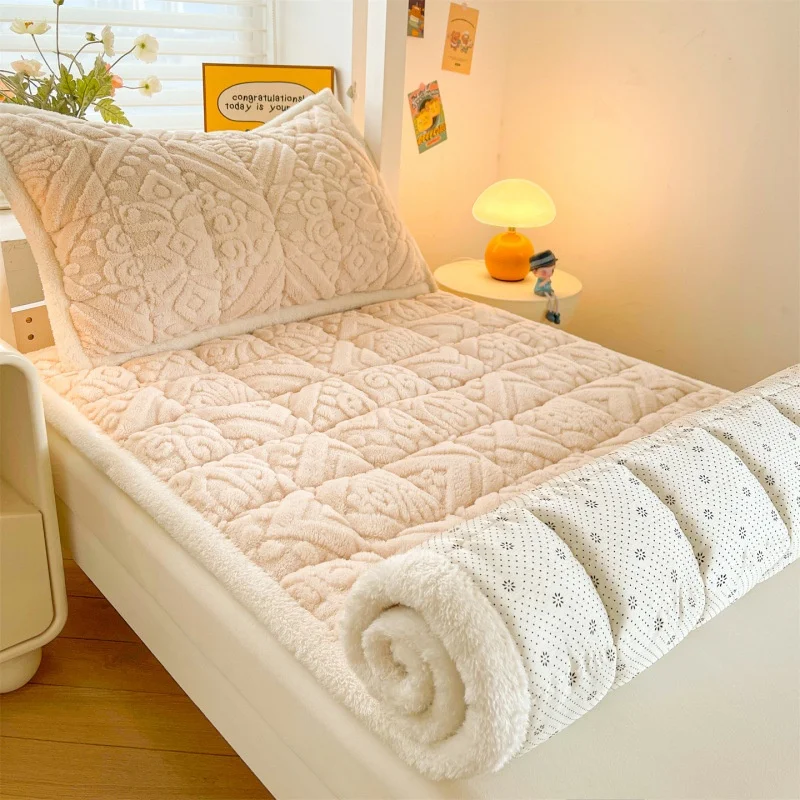 

Толстый бархатный наматрасник, теплая стеганая простыня для зимы, теплое покрывало, коврик для двуспальной кровати, защитный чехол для матраса Queen