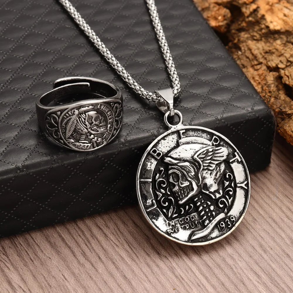 

1939 Skull Flying Car Party Alloy Men Pendant Necklace In God We Trust Hip Hop Rock Personality Pendants Fashion Accessories