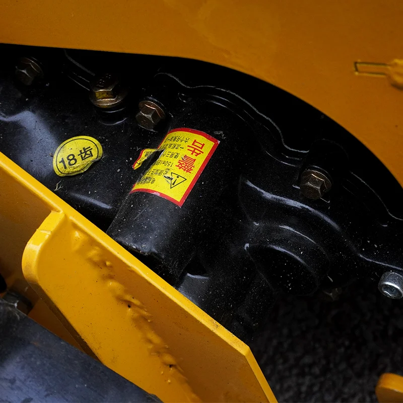 Customized High Quality Wholesale Flail Mower Remote Control zero Turn Crawler Cylinder Mower Tractor Atv Flail Mower