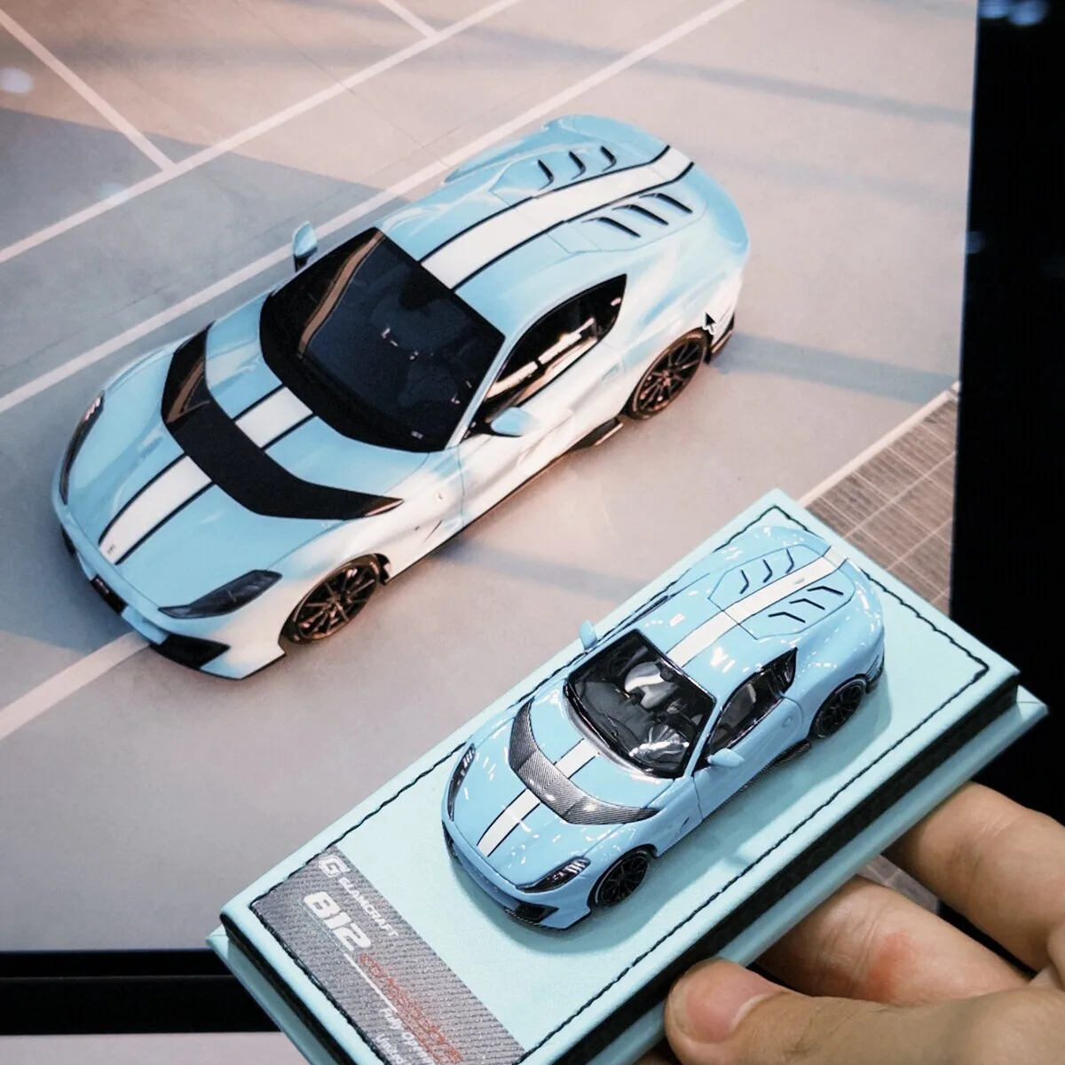 

Glamcraft 1:64 Collection 812C Diecast Model Car