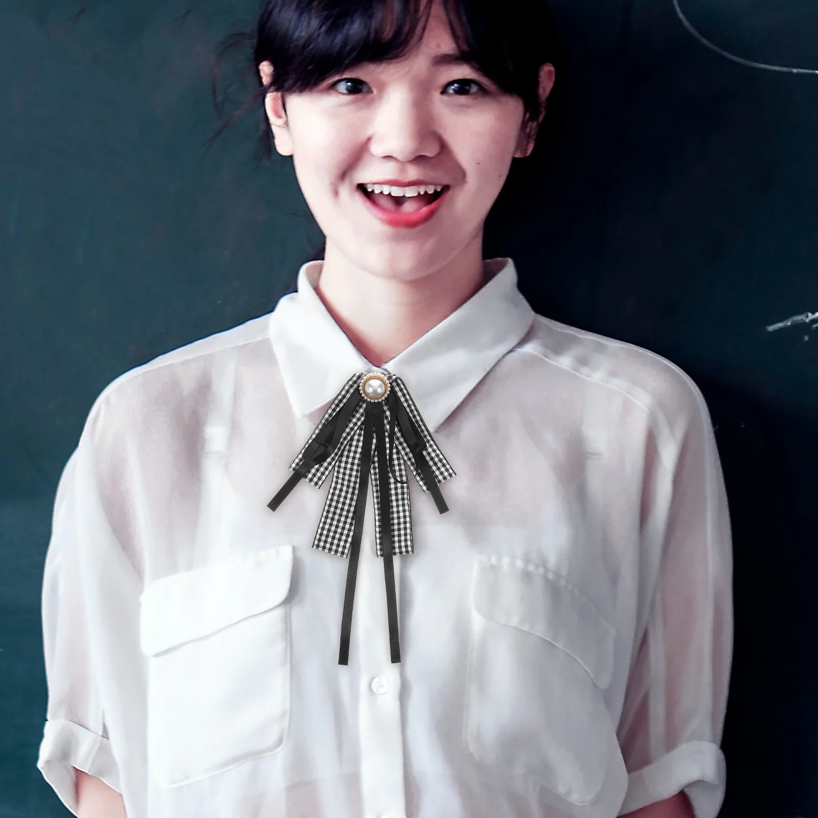 أنيقة النسيج زهرة بروش Bowknot طوق دبوس تي شيرت التعادل دبابيس المرأة الرجعية كريستال اللؤلؤ الشريط التبعي ربطة القوس فيونكة بروش