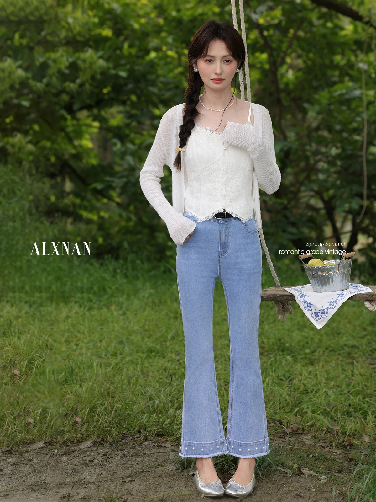 

ALXNAN светло-голубые расклешенные джинсы для женщин, осень 202, элегантные джинсы с жемчужным дизайном, хлопковые повседневные джинсовые брюки с высокой талией, новинка L55668