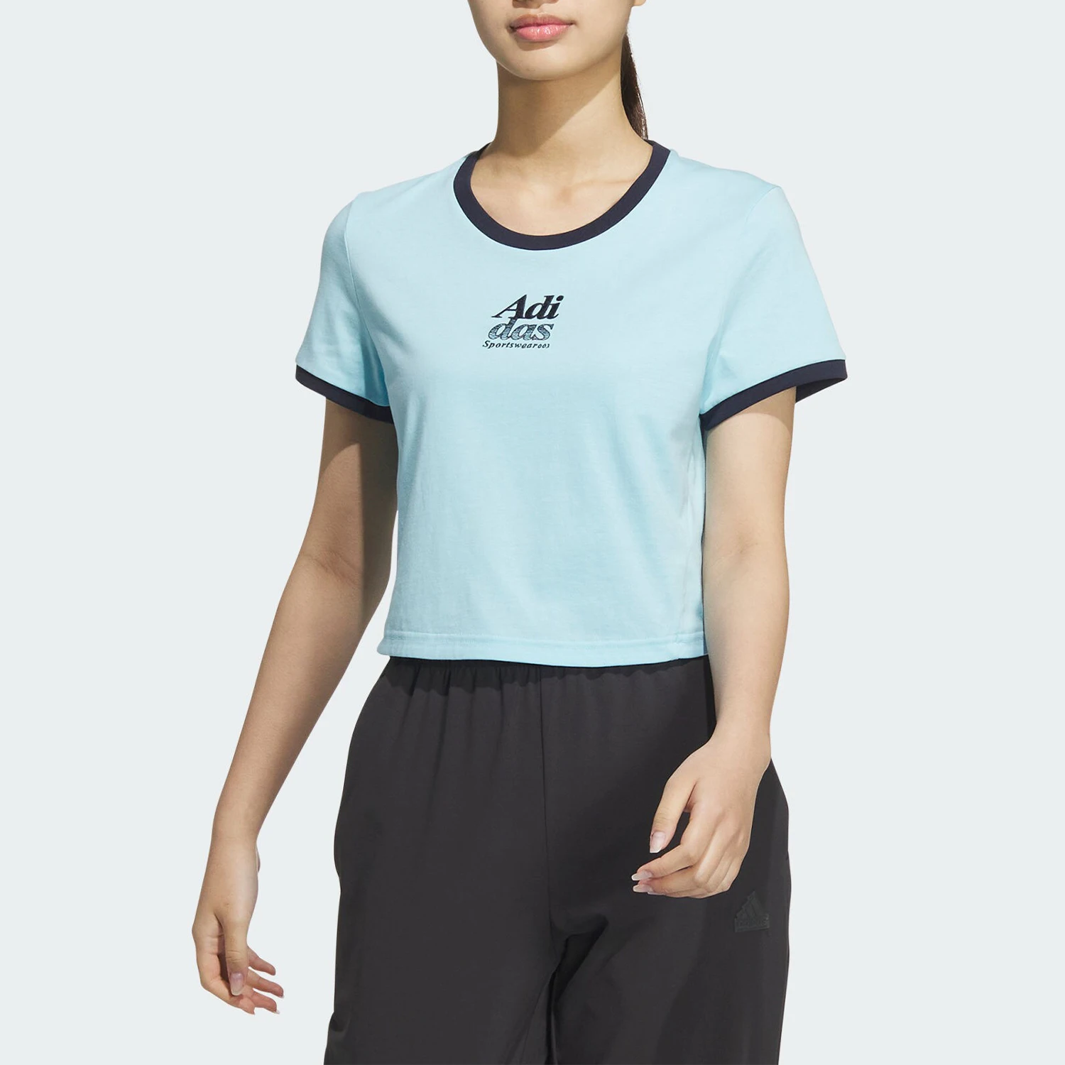 

Женская повседневная спортивная футболка Adidas Originals W LOGO TEE JI6871