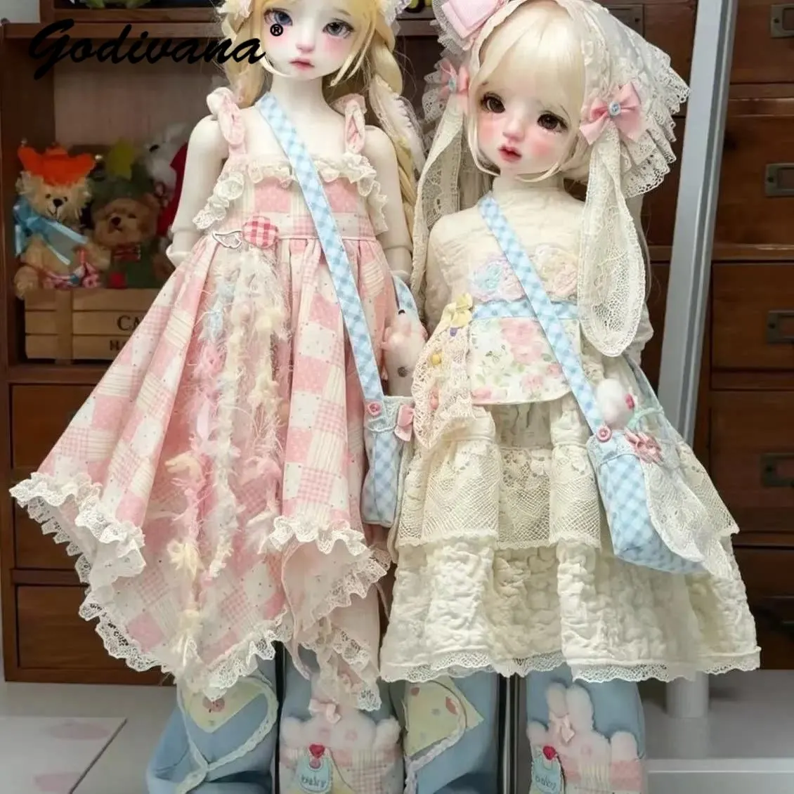 1/4 BJD Doll Outfit Set Sweet Pastorale Plaid Lace Ruffle Trim Straps Dress with Headscarf and Backpack Doll Clothes for 1/4 BJD
