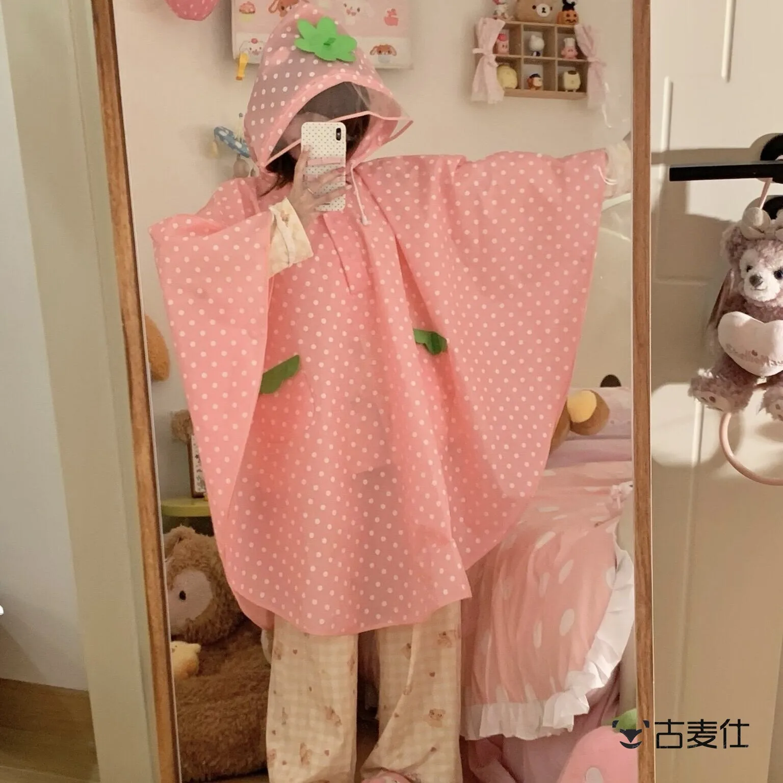 impermeable-a-rayures-fraises-mignonnes-haute-esthetique-impermeable-et-anti-huile-avec-capuche-pour-la-conduite-en-eva
