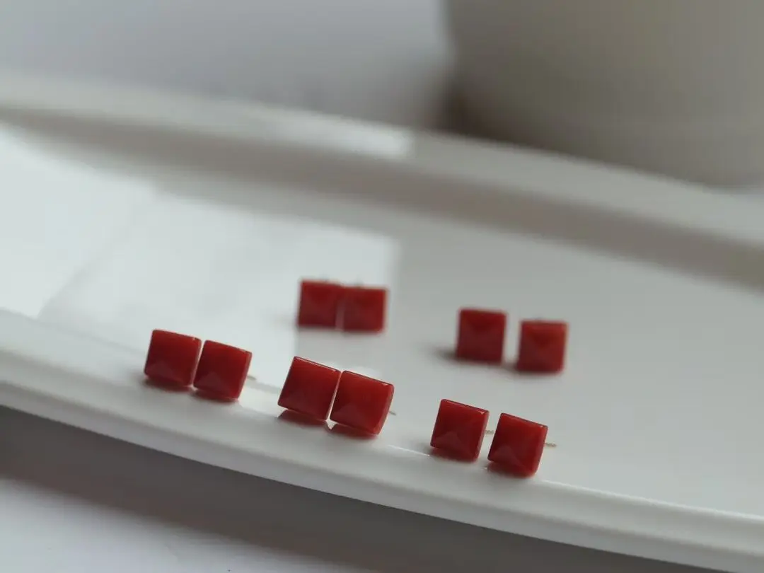 

Certificated Minimalist 18K Real Gold Natural Precious Red Coral Square Stud Earring Simple AU750 Aesthic Gold Organic Jewelry