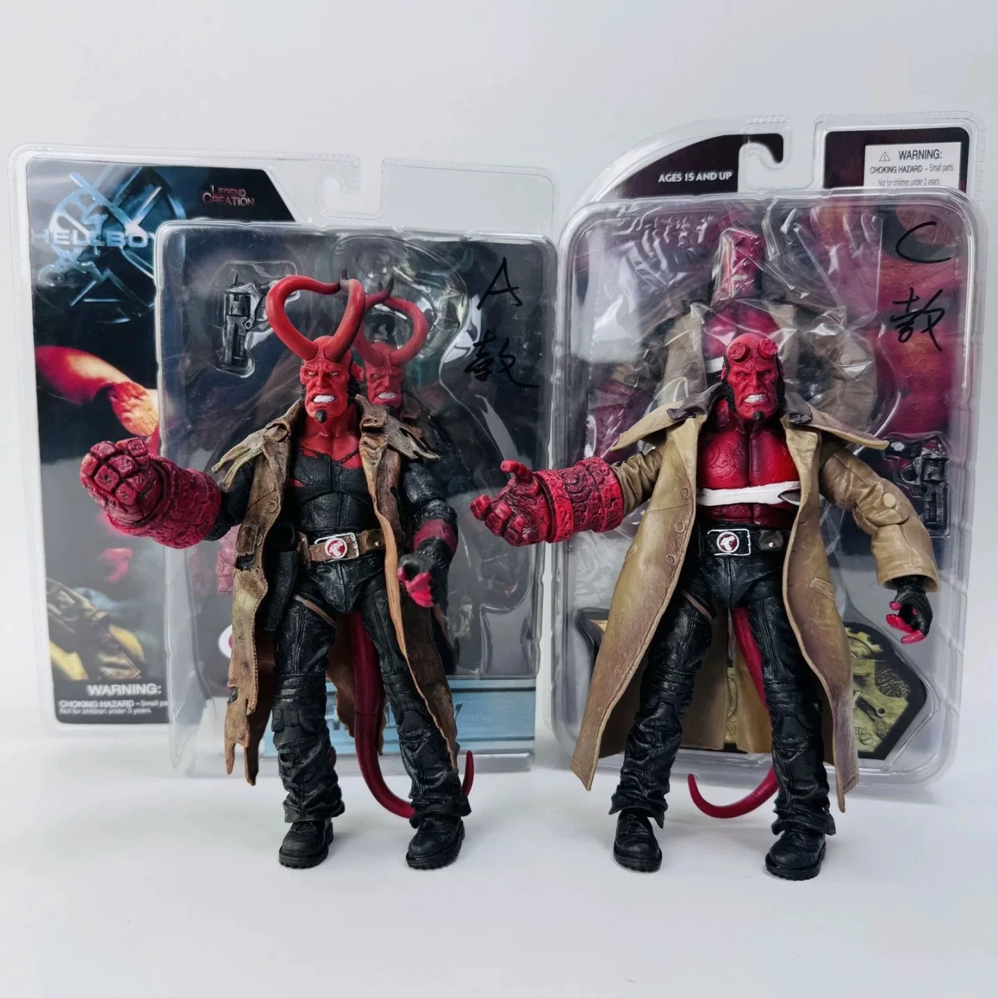 Mezco Studio Hellboy 7 Zoll Figur Anime Trenchcoat Variante Hellboy Samaritan PVC Hellboy Figur Modell Spielzeug Puppe Sammeln Geschenk