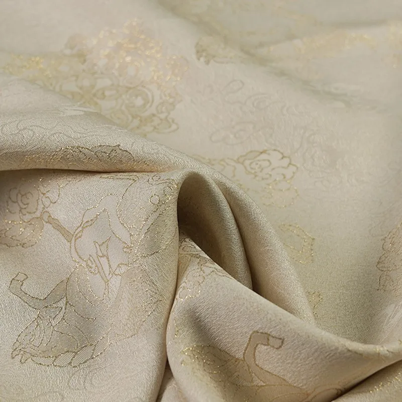 

New Chinese-style Hanfu and cheongsam fabric made of woven gold regular silk