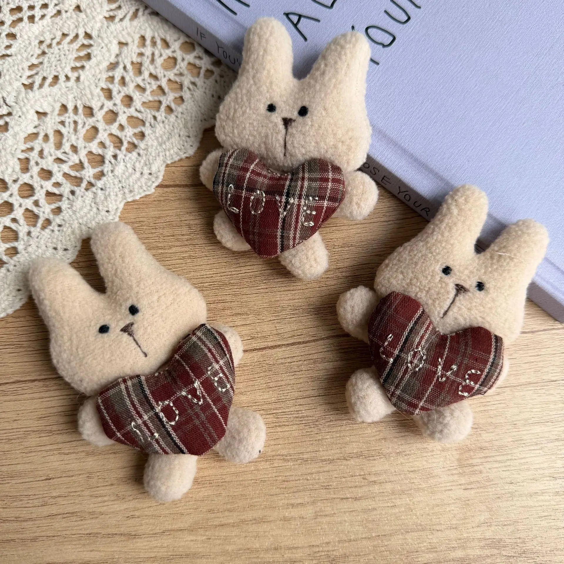 

Cotton Linen Forest Rabbit Heart Brooch Cute Cartoon Small Animal Versatile Pin for Girl Casual Bag Hat Scarf