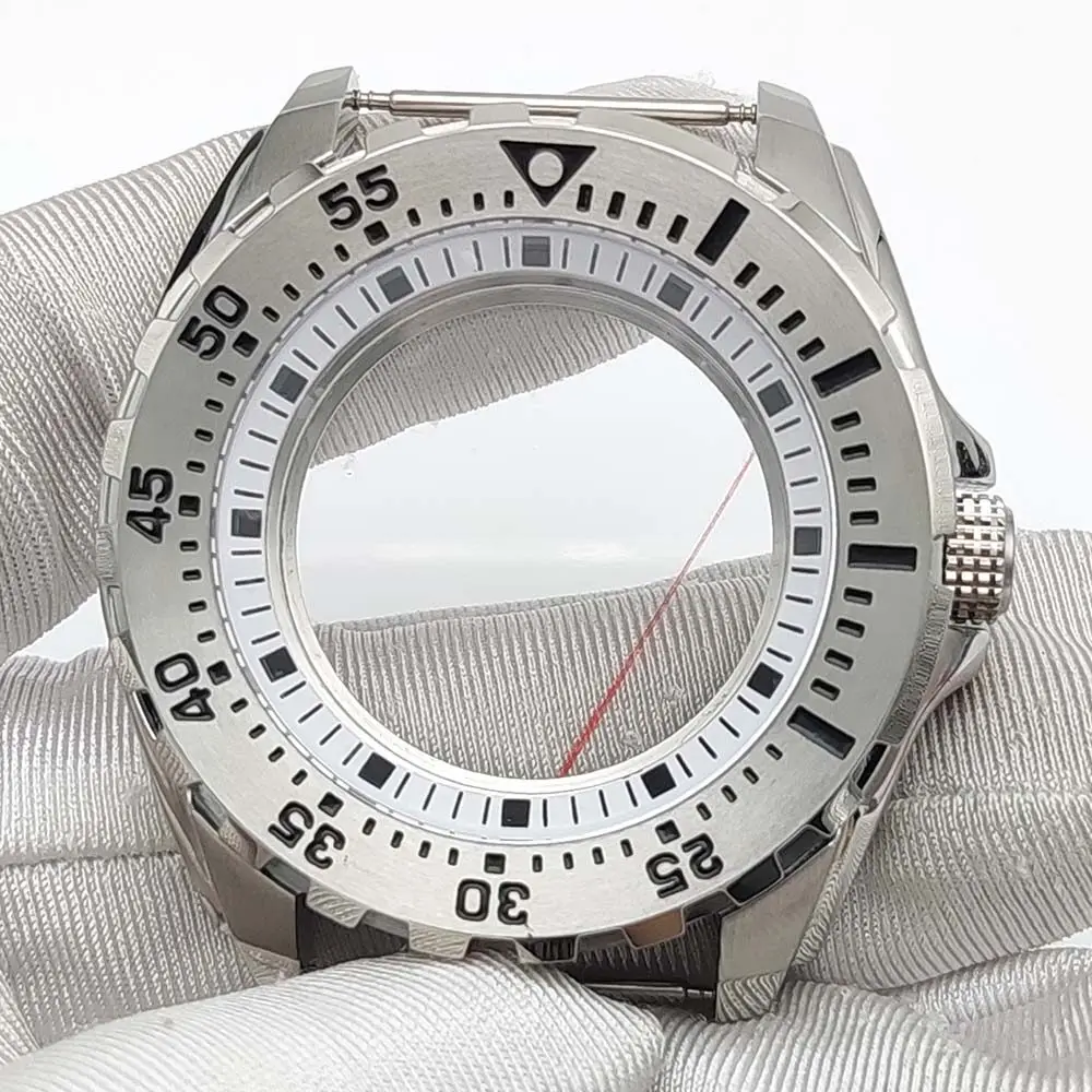 A men's mechanical watch case adapted for the NH35/36 movement, made of 44mm stainless steel, suitable for a 28.5mm dial.