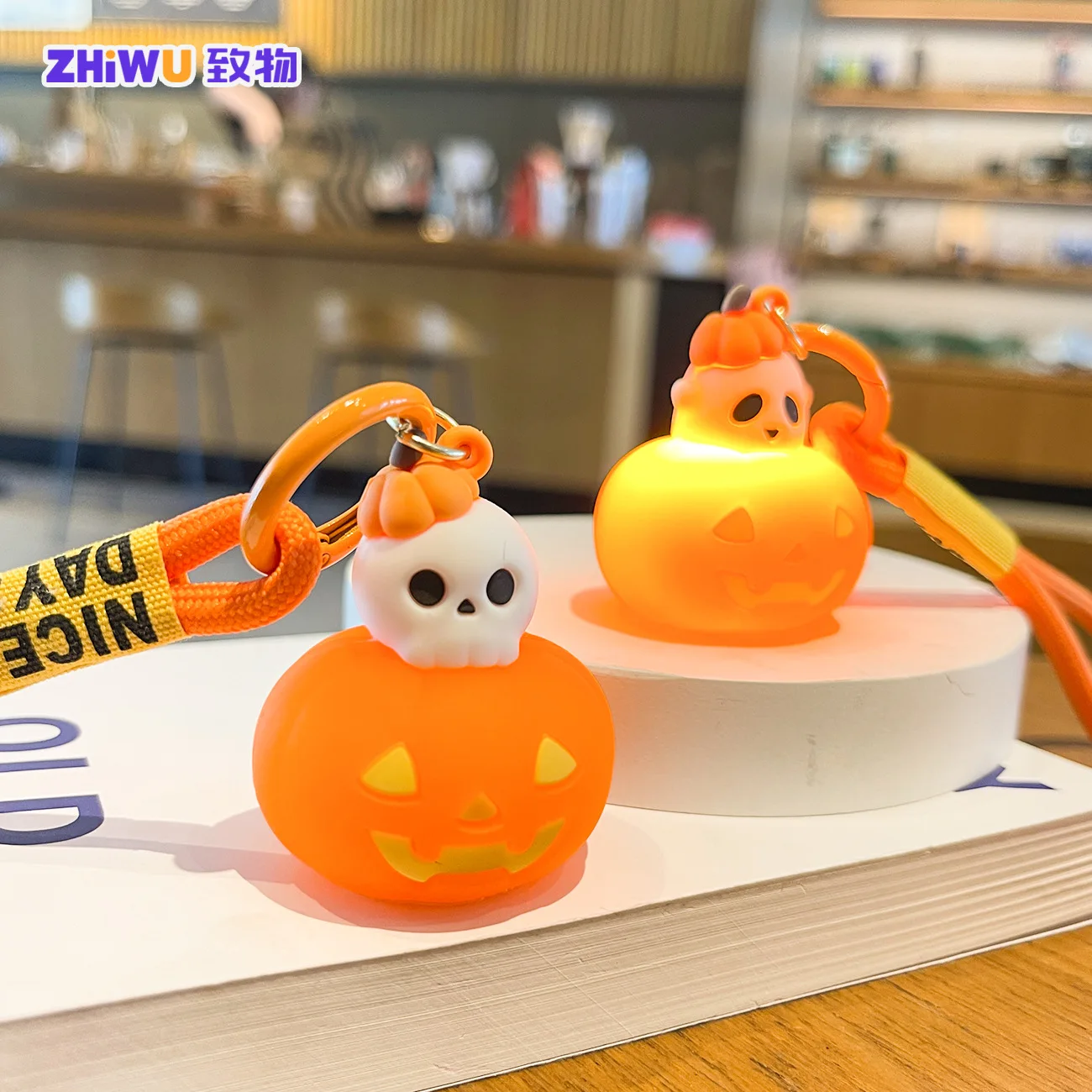 Creative Glowing Pumpkin Lamp Key Chain Unique Ghost Skull Halloween Pumpkin Lantern Keyring Women Men Car Bag Pendant Keyholder