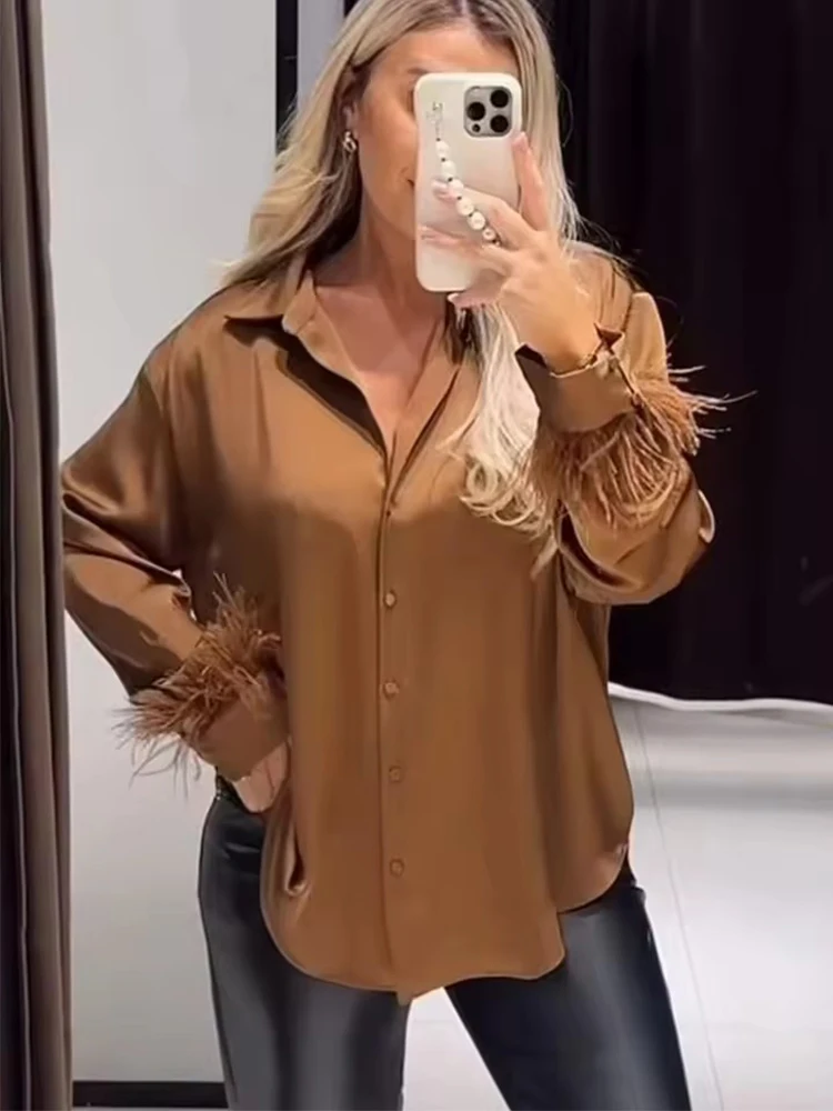 

2026 Новая женская модная атласная рубашка с лацканами и перьями с длинными рукавами, элегантные рубашки и блузки для пожилых людей, топы, женские шикарные повседневные рубашки ﻿
