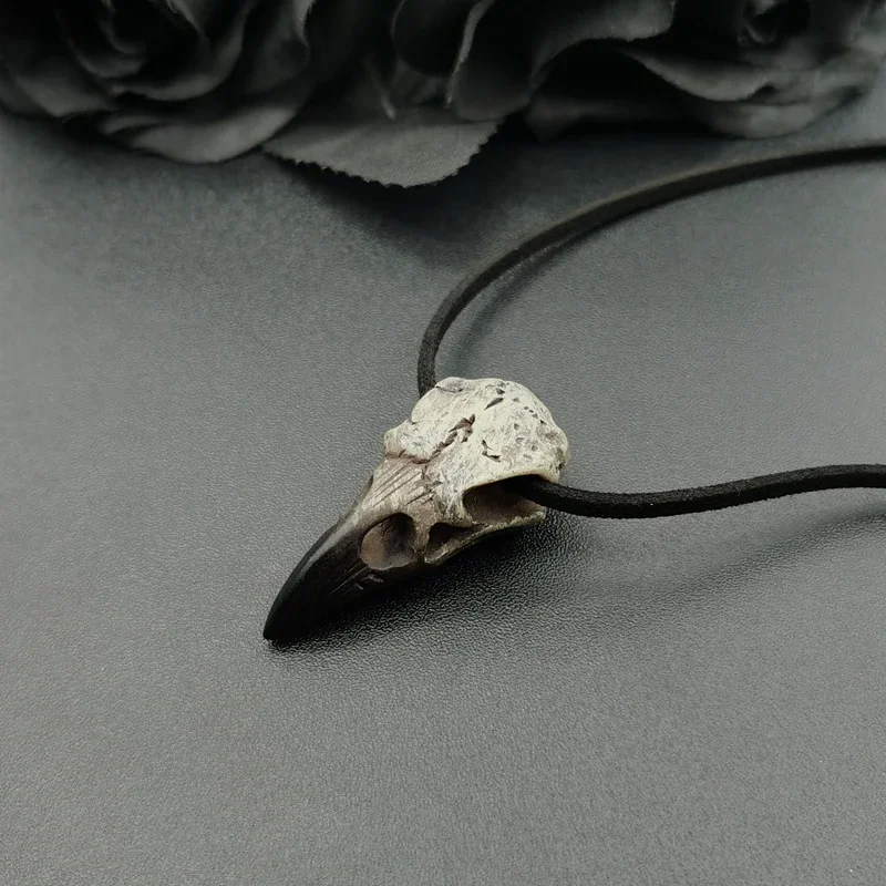 Small size  3D Crow Skull Men\'s Skull Necklace Pendant Magpie Gothic Halloween Gift Bird Skull Necklace Punk Hip Hop Jewelry