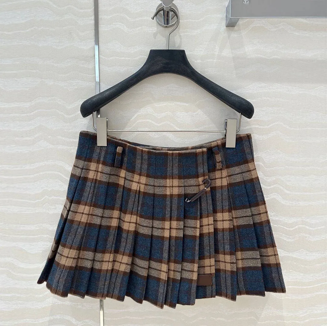 2024 New Autumn Fashion Sweet Gril Khaki Plaid Pattern Pleated Mini Skirts Womens High Waist Side Split Woolen Vintage Skirt