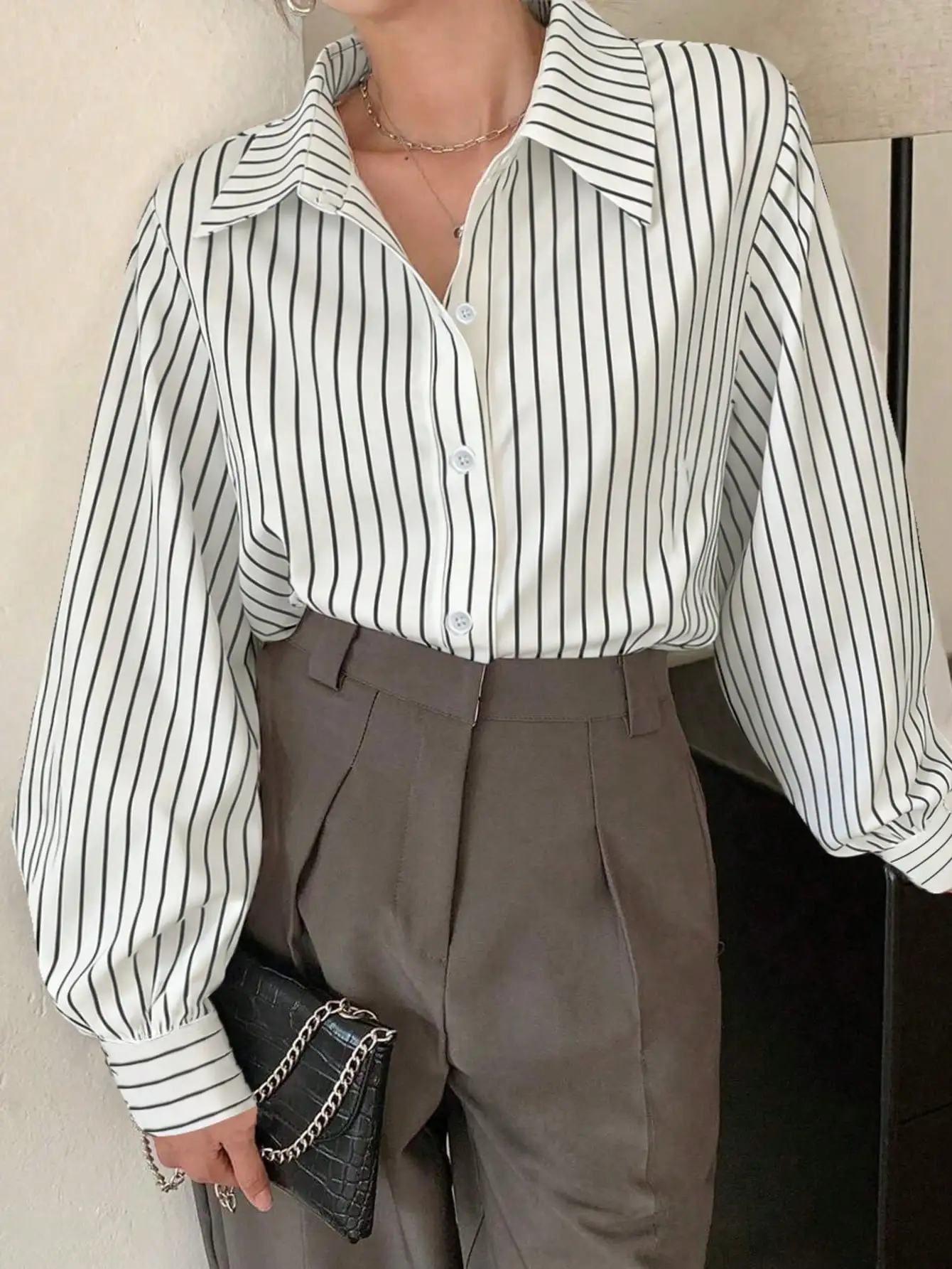 

Women's White Black Vertical Striped Button Down Shirt 2026 Turn Down Collar Long Sleeve Fitted Waist Casual Blouse