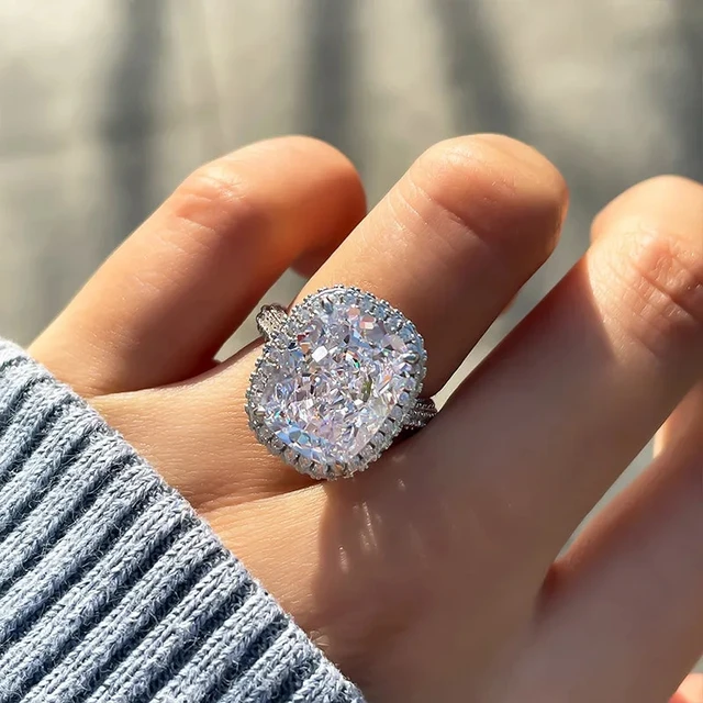 Huitan Big Crystal Cubic Zirconia Luksusowe pierścionki dla kobiet Wspaniałe zaręczynowe akcesoria ślubne Nowa hurtownia biżuterii modowej