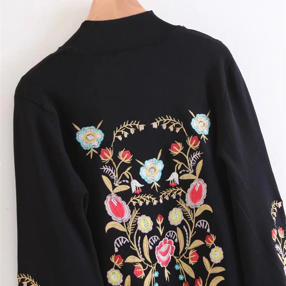 Nuove donne maglioni lavorati a maglia manica a farfalla Vintage nero ricamo floreale 2022 dolcevita Pullover bohémien Casual donna maglione