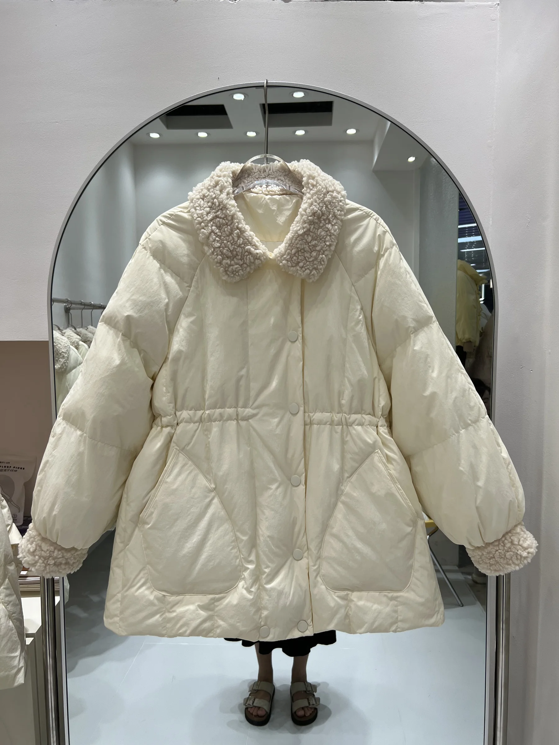 معاطف فضفاضة بلون واحد معاطف سميكة دافئة للسيدات لشتاء 2025 سترات نسائية موضة جديدة باللون الأبيض مبطنة للأسفل للسيدات #2