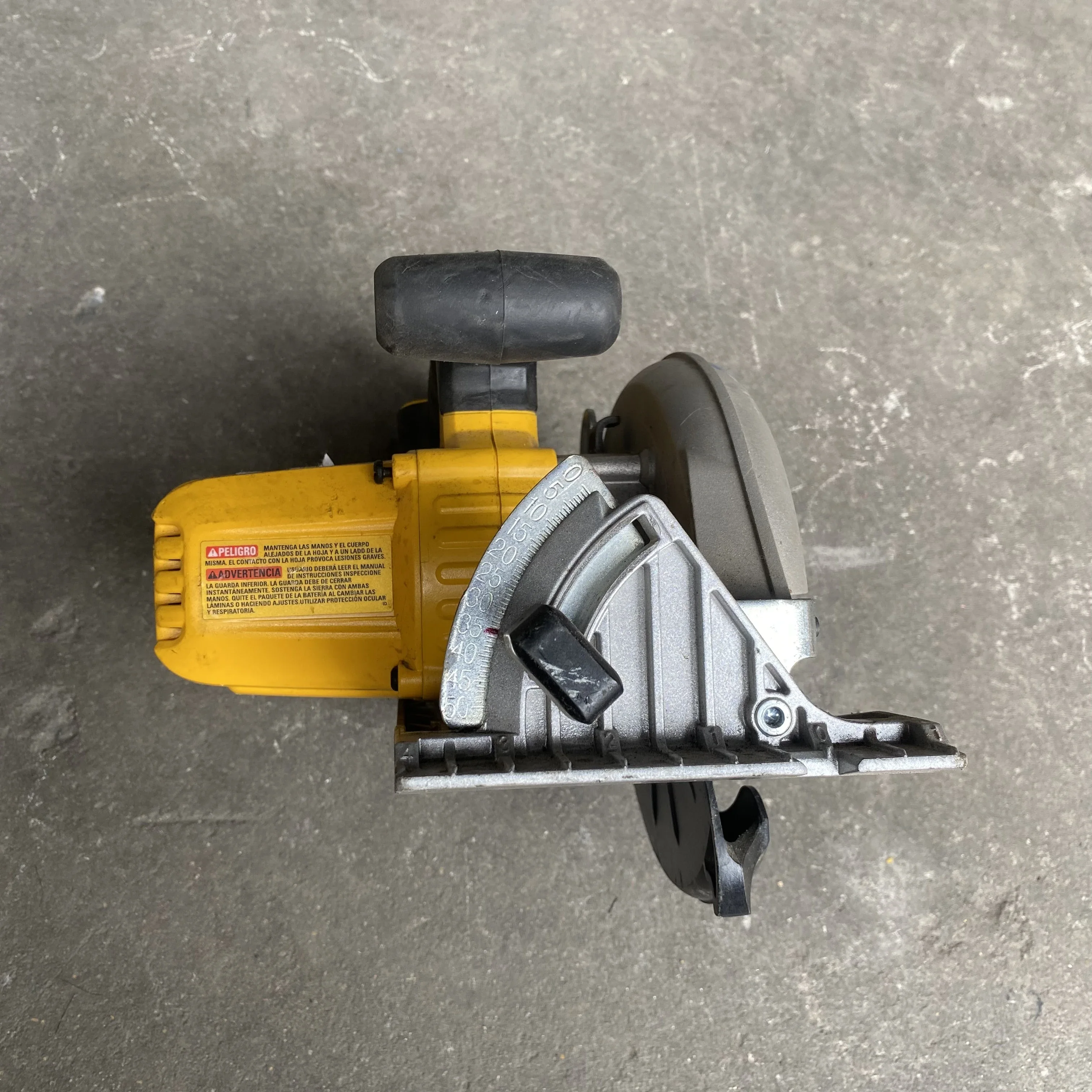 DEWALT DCS391 20VOLT 165MM CIRCULAR  SAW /USED (ONLY BODY )