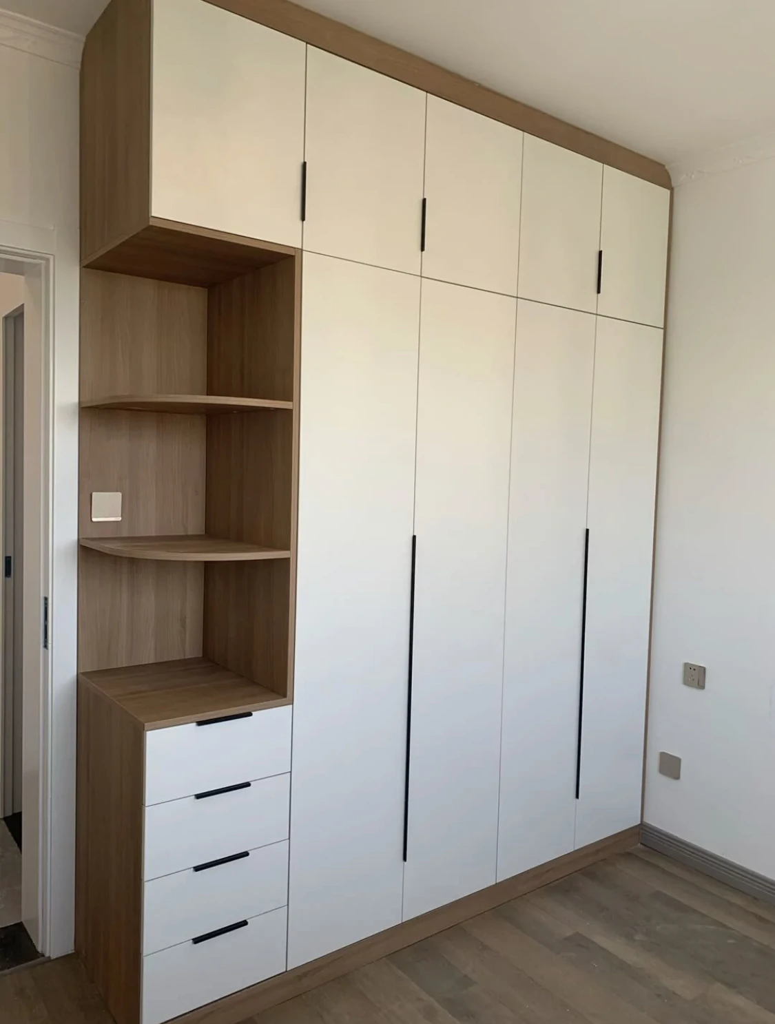 ^New Chinese Style Modern Bedroom Wardrobe with Solid Wood Doors Walk-in Feature Space Optimization Design Home Furniture