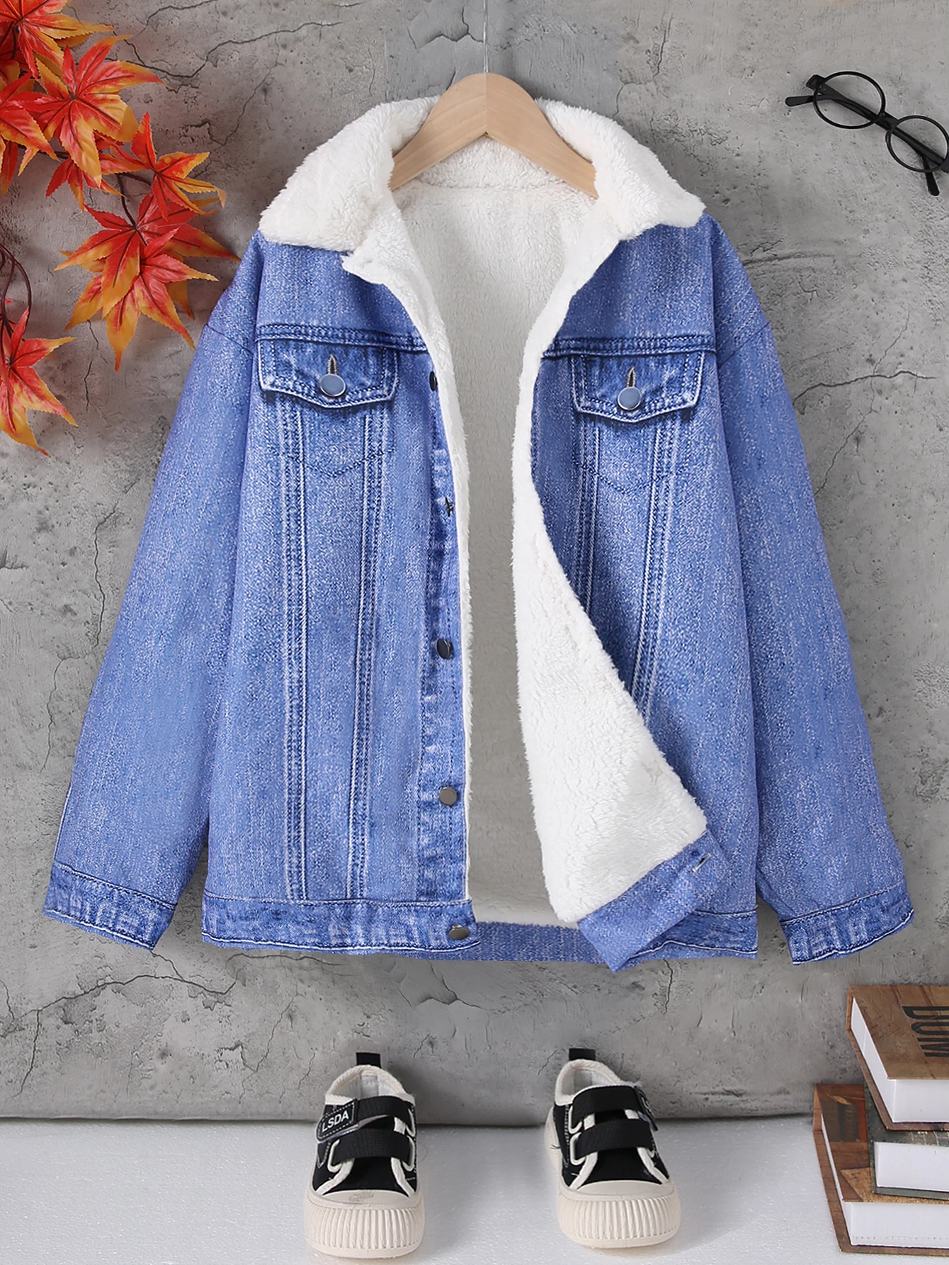 Einreihige Tasche aus gefälschtem Denim für Jungen im Herbst und Winter mit Pelzkragen und Plüschisolierung, winddichte und modische Jacke