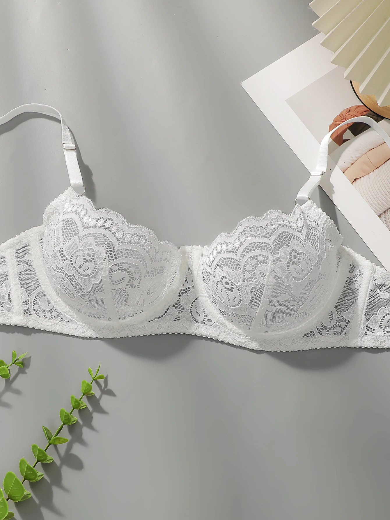 Ropa interior de Tanga de encaje sexy de 2 piezas de alta calidad para mujer conjunto de sujetador de anillo de acero de encaje hermoso y ligero A8101