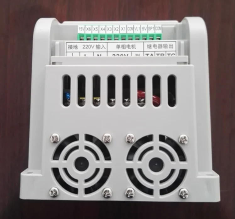 Ruipu   inverter 0.4 0.75 1.5 2.2KW 220V single-in single-out single-phase water pump fan governor