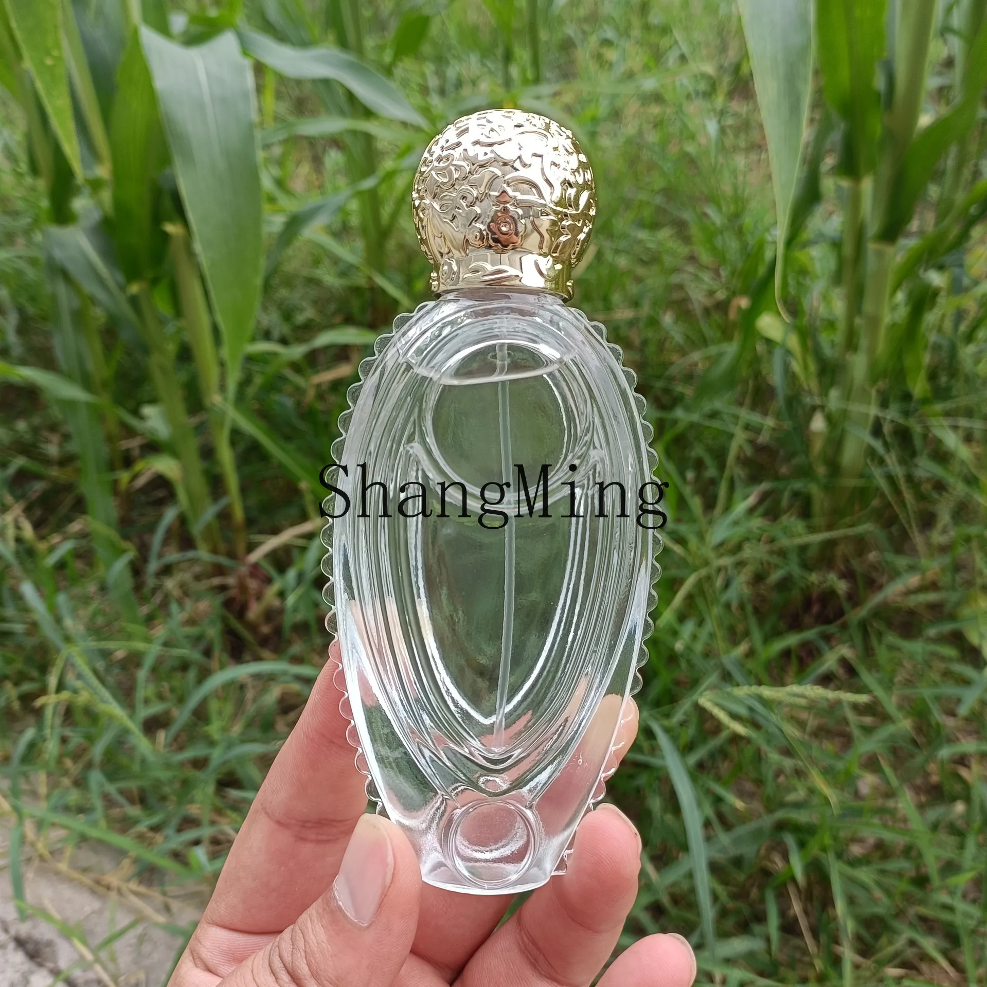 

DSA special-shaped perfume bottle, crystal white material glass, double play bead bayonet perfume bottle supplies