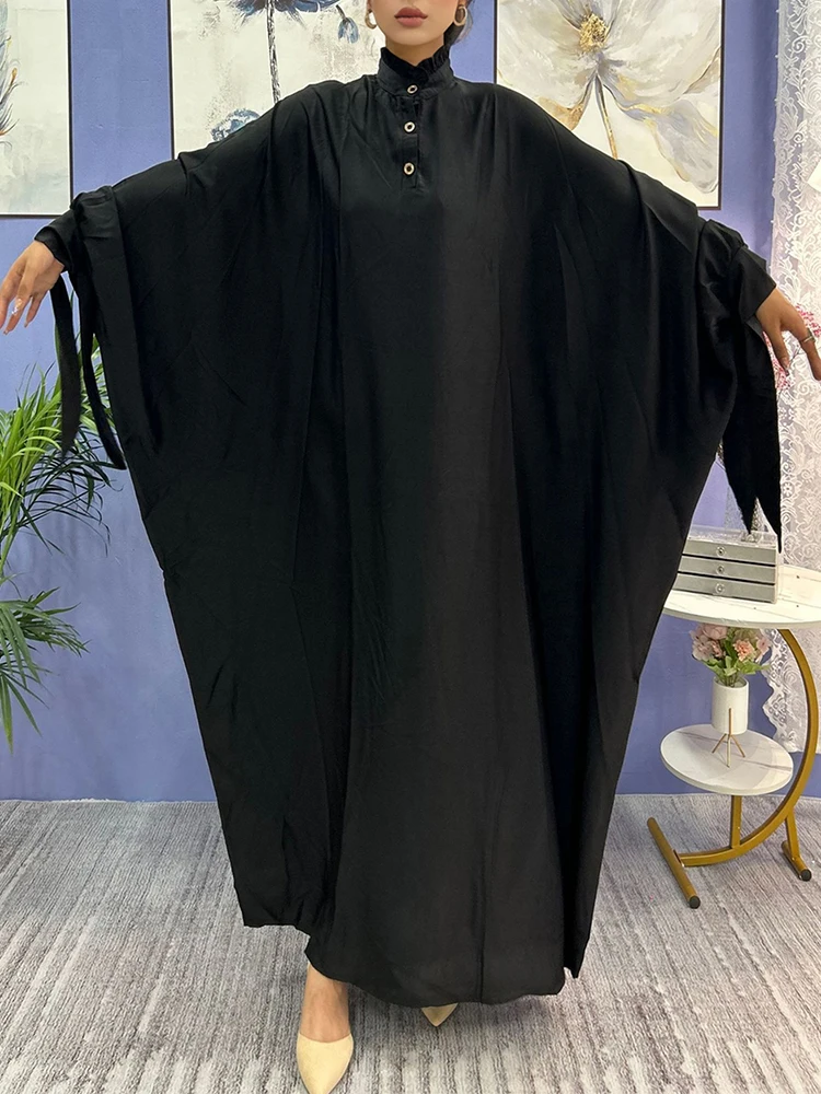 Middle Eastern Muslim women\'s long sleeved black loose robe dress