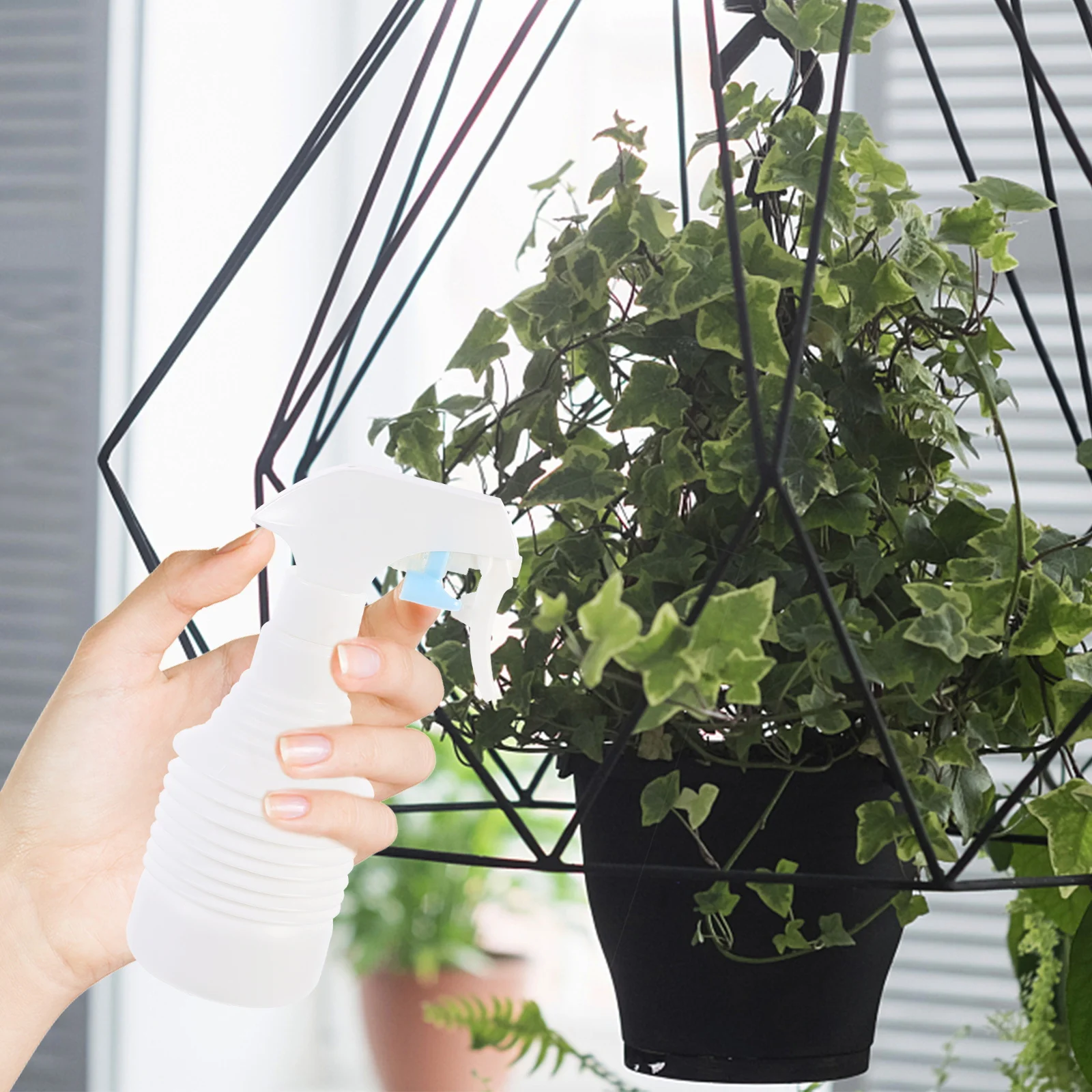 

Expandable Water Spray Bottle Foldable Reusable For Plant Mist Hairdressing Car Cleaning Disinfecting Refillable Plastic Sprayer