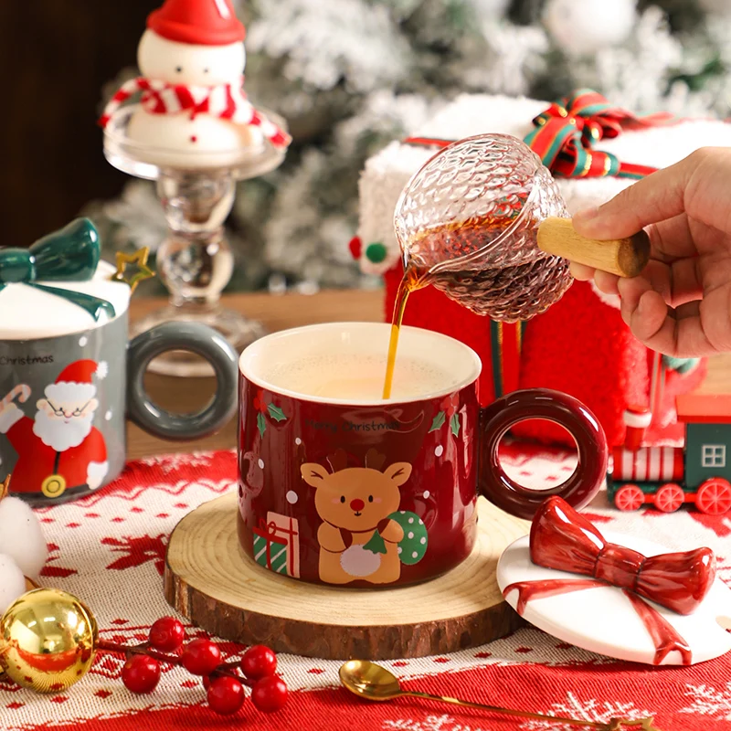 Christmas Party Ceramic Coffee Cups 400ml Ins Popular Cartoon Deer Elk Santa Claus Printed Pigmented Milk Mugs With Spoon Lid