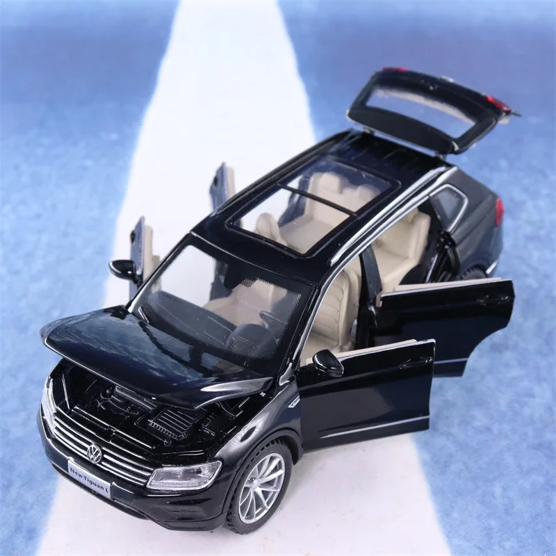 1:32 Volkswagen Tiguan L Off-road car High Simulation Diecast Car Metal Alloy VW Model Car Children\'s toys collection gifts F422