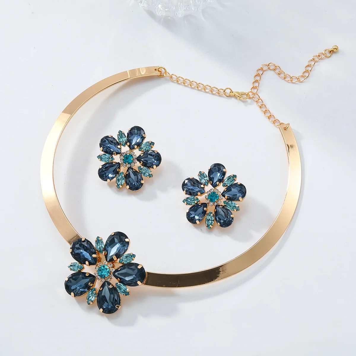 

3PCS Crystal Flower Pendant Necklace Earrings for Women Fashion Clavicle Chain Light Luxury Zircon Choker Necklace Jewelry Set