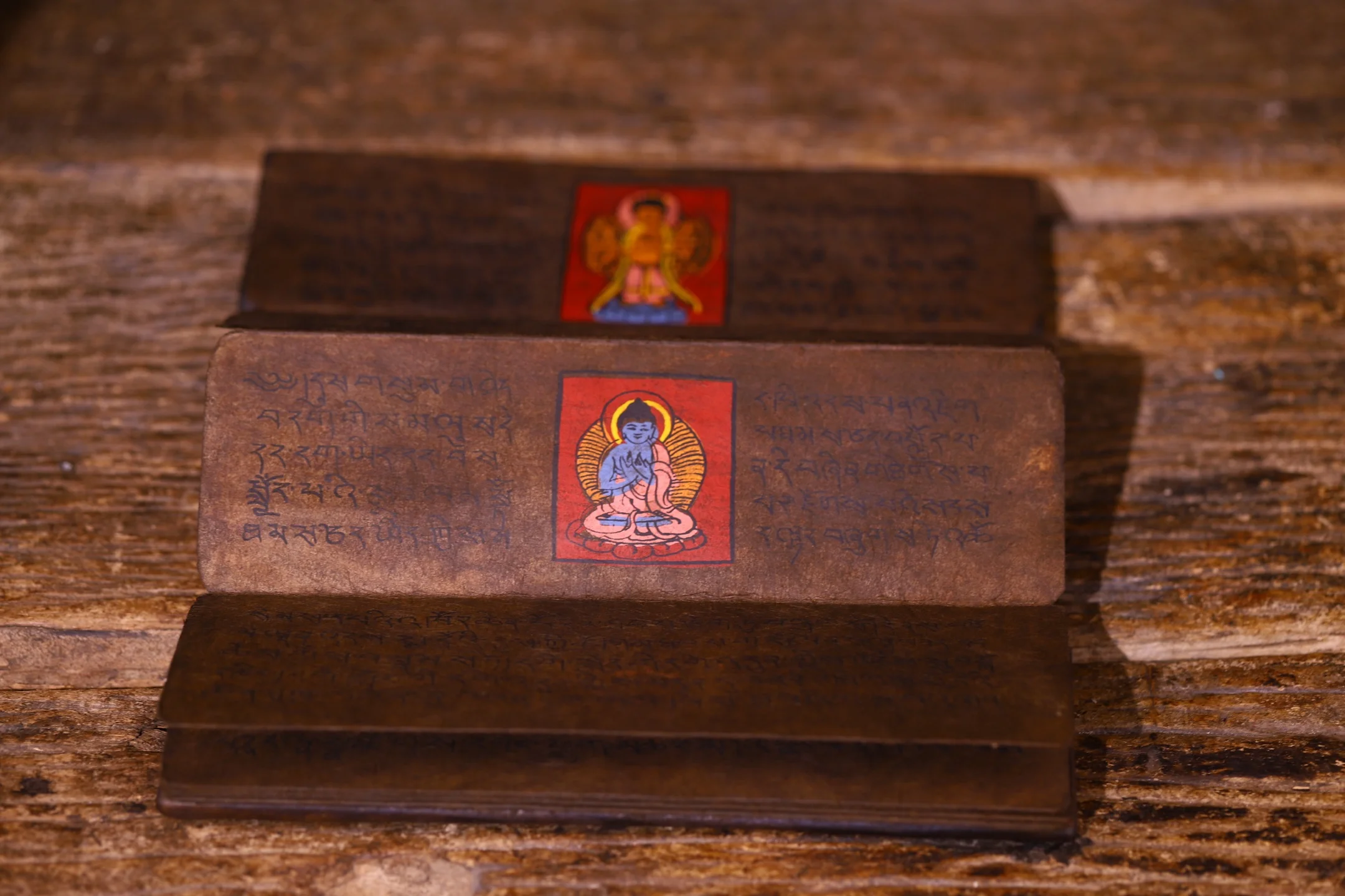 Old wood carving Mosaic Shakyamuni Buddha Hand drawn by eminent monks Old Scriptures Recite scriptures Town house Exorcism
