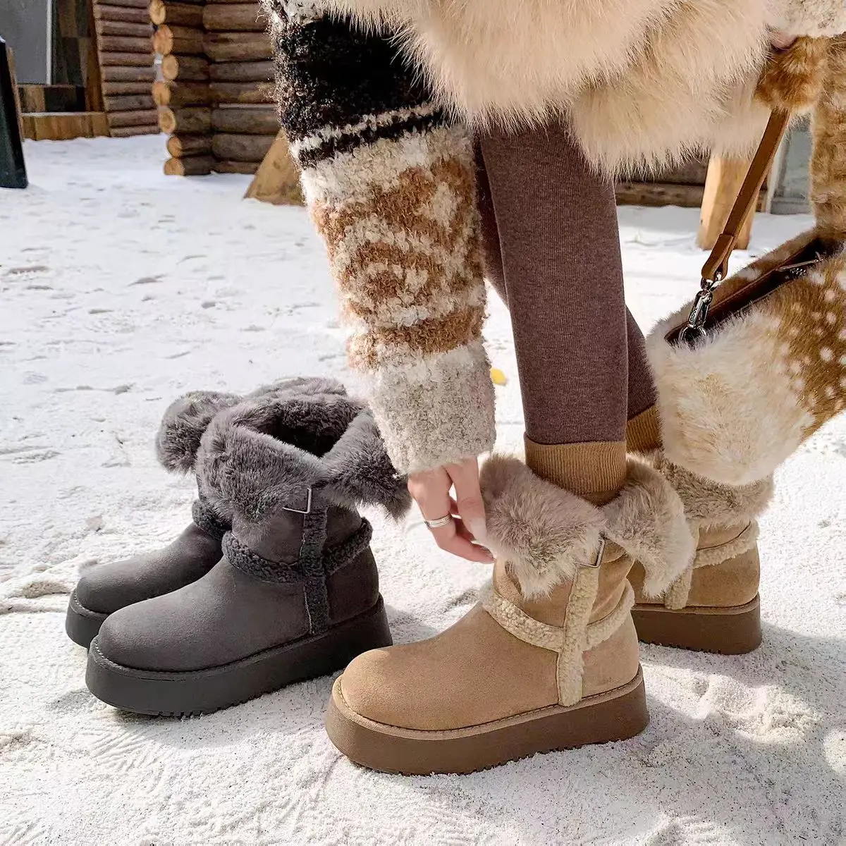 

Handcrafted custom thickened fur snow boots, large-sized comfortable thick-soled women's cotton shoes 35-40