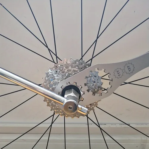 Imagen 1 del producto Herramienta de extracción de rueda libre de engranaje de bicicleta: piñón ajustable y llave de rueda libre con mango ergonómico, hecha de acero inoxidable