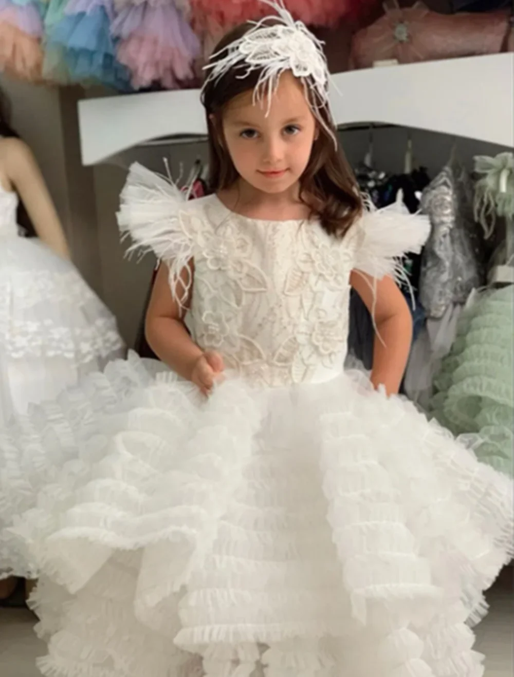 

Feather O Neck Applique Pleat Flower Girl Dress Knee Length Tulle Elegant Wedding Formal First Communion Dress Customized