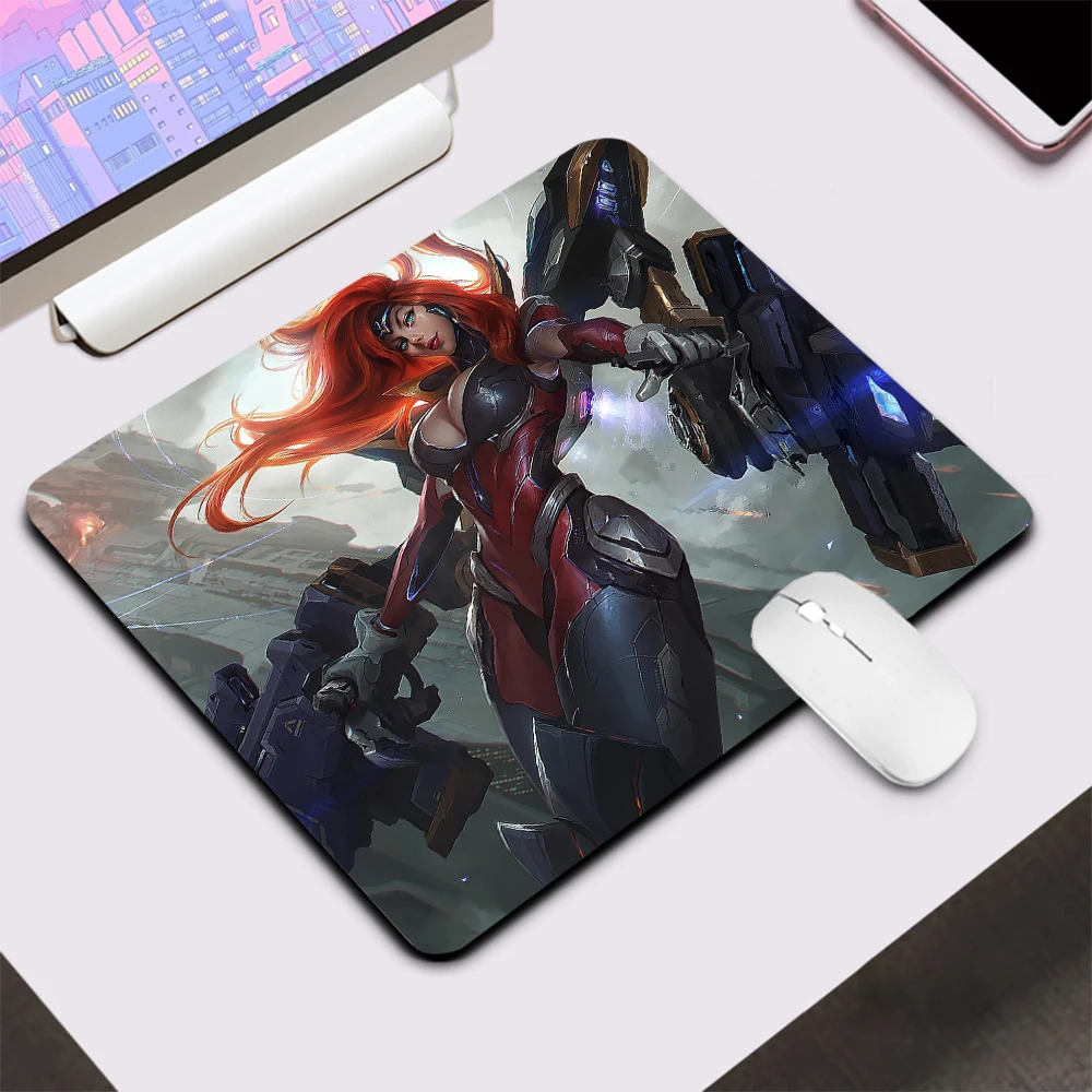 League Of Legend Miss Fortune ขนาดเล็ก Gaming แผ่นรองเม้าส์ Mousepad แป้นพิมพ์ Pad แผ่นรองปูโต๊ะ PC Gamer แผ่นรองเม้าส์แล็ปท็อป Mausepad