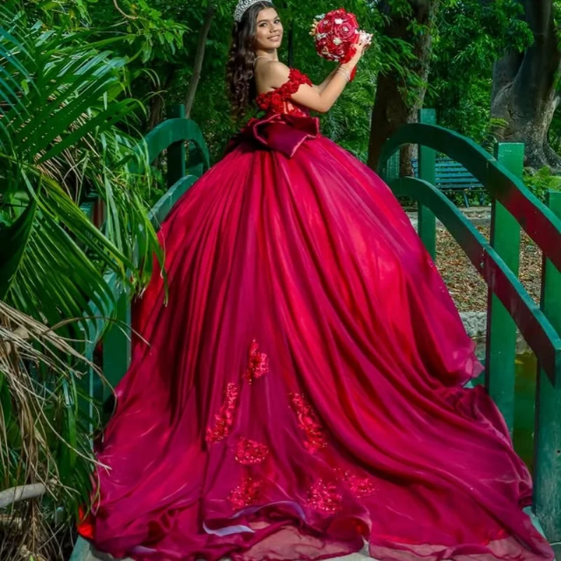 Vestido de quinceañera rojo simple con hombros descubiertos, encaje, cristal, brillo, calcomanía, flor, cola larga, vestidos de 15 quinceañera ﻿ Personalizado