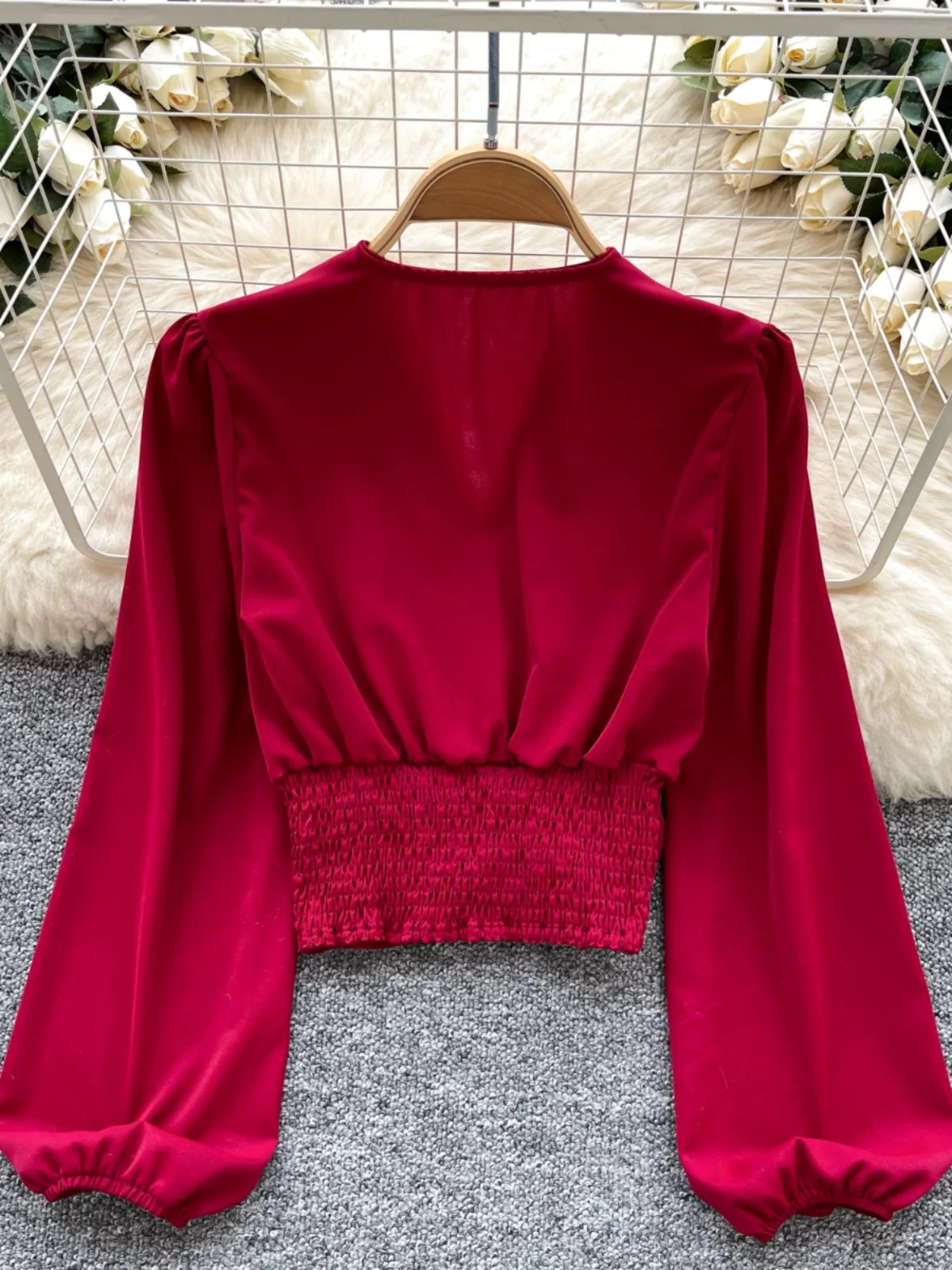 Schlankmachendes V-Ne Lantern Sve irt Damen Spring Faion ort irt Design Sense Plissee Taille ow Belly Spicy Girl Top