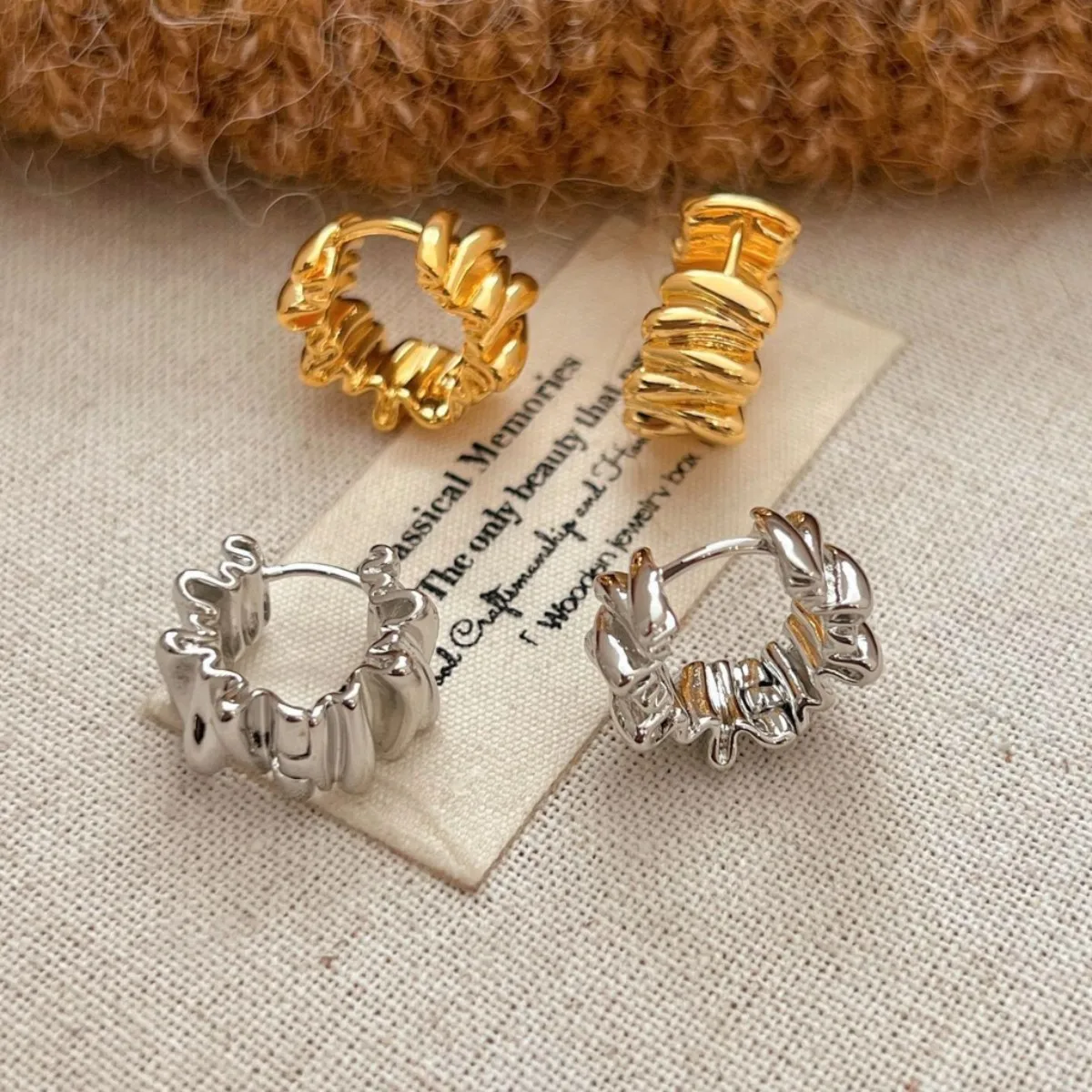 Simple and versatile corrugated metal glossy earrings, fashionable and versatile women's light luxury style high-end earrings