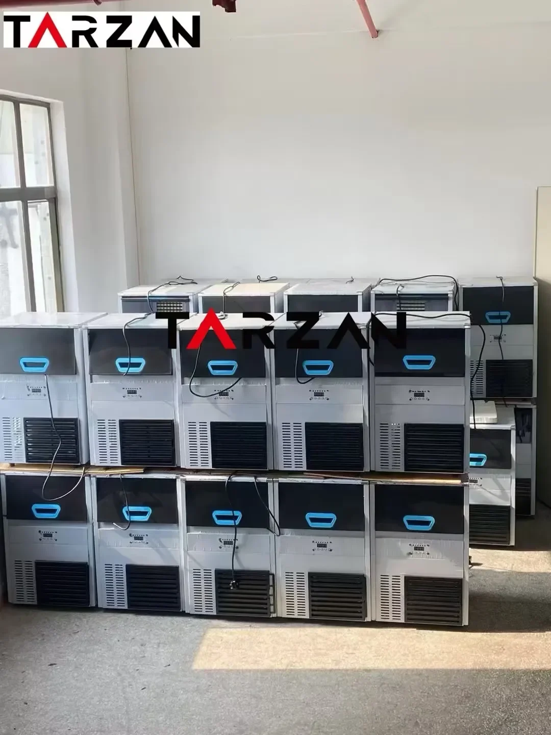 Высококачественная коммерческая машина для изготовления льда Вертикальная машина для изготовления кубиков льда для кофейни